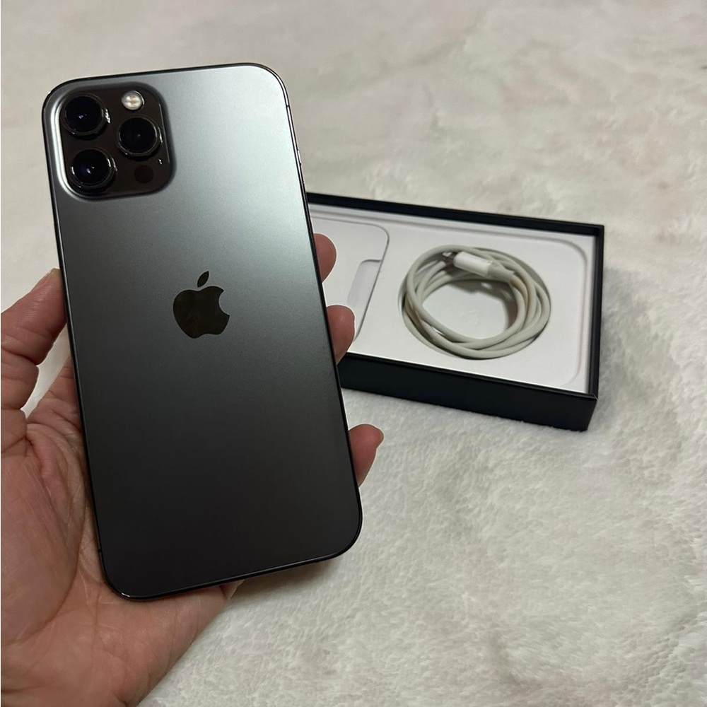 12 pro max phone SALE‼️ 128GB. NO BOX NO BOX NO BOX ONLY DE CELLPHONE AND CABLE